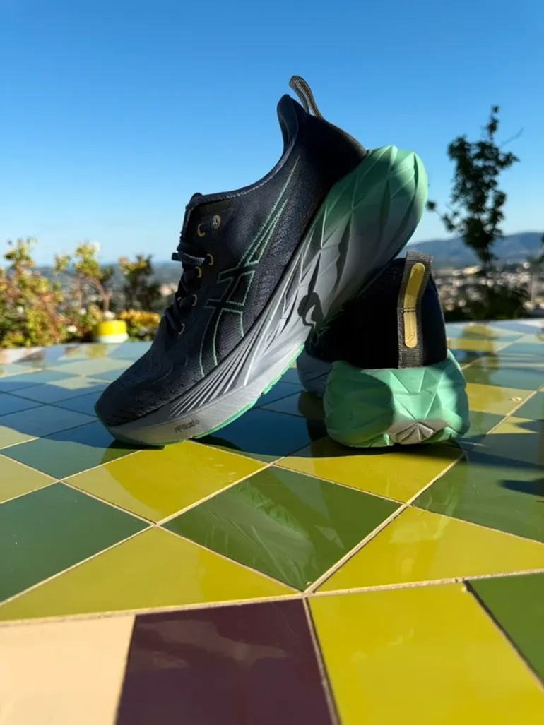 Used Asics Gel-Nimbus 25 bike — image 3 of 7