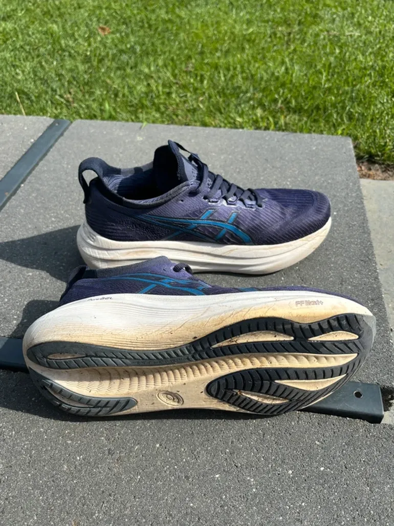 Used Asics Gel Nimbus 27 bike — image 2 of 7