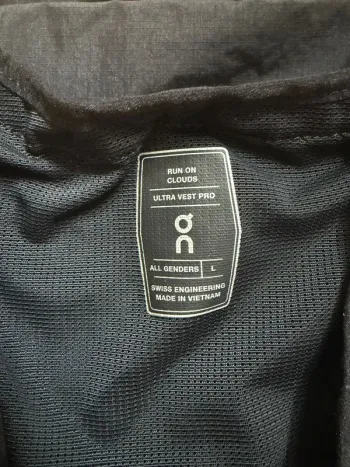 Tweedehands On Running Ultra vest bike — afbeelding 5 van 5