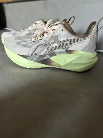Used Asics Novablast 5 bike — image 4 of 10