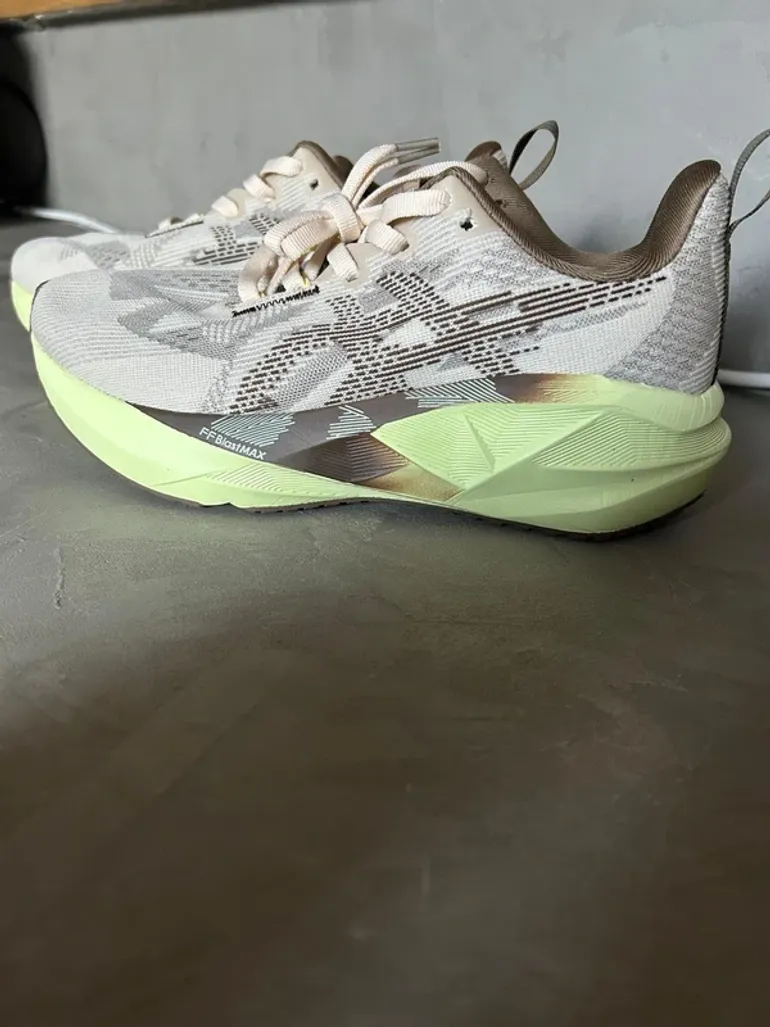 Used Asics Novablast 5 bike — image 4 of 10