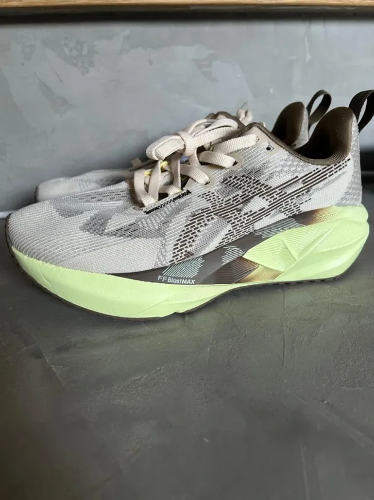 Used Asics Novablast 5 bike — image 7 of 10