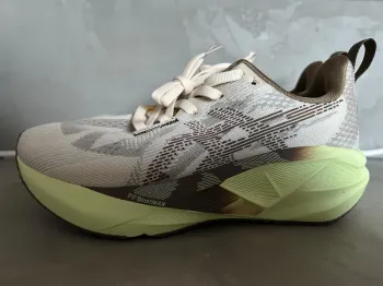 Used Asics Novablast 5 bike — image 2 of 10