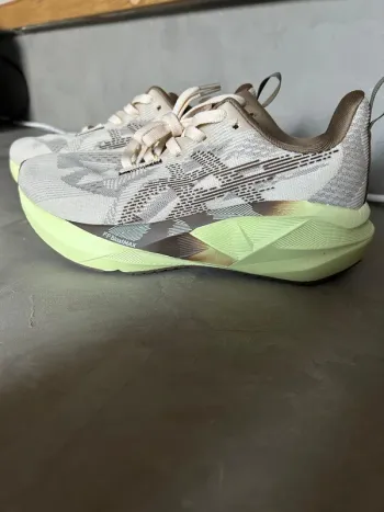 Used Asics Novablast 5 bike — image 3 of 10