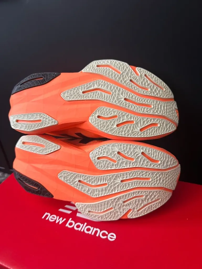 New Balance Fuel Cell Rebel V4 bike d'occasion — image 5 sur 8