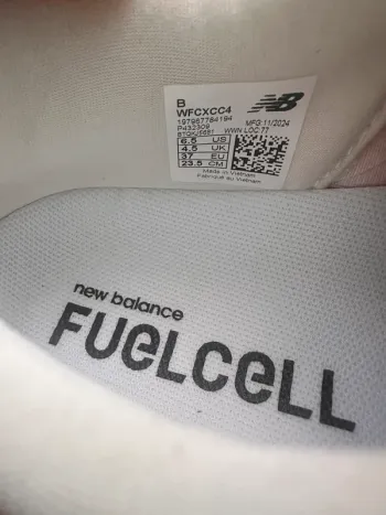 New Balance Fuel Cell Rebel V4 bike d'occasion — image 8 sur 8