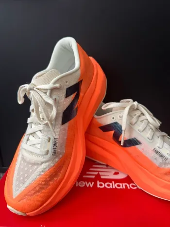 New Balance Fuel Cell Rebel V4 bike d'occasion — image 2 sur 8