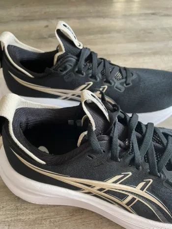 Tweedehands Asics Gel Nimbus 28 bike — afbeelding 2 van 3