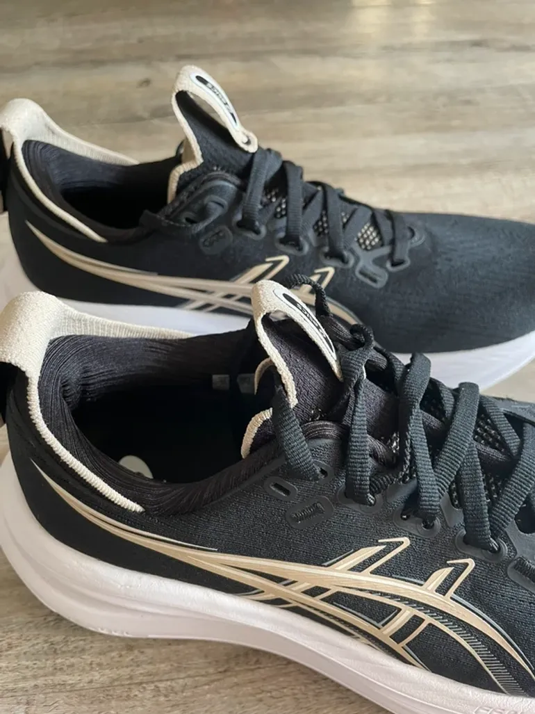 Tweedehands Asics Gel Nimbus 28 bike — afbeelding 2 van 3
