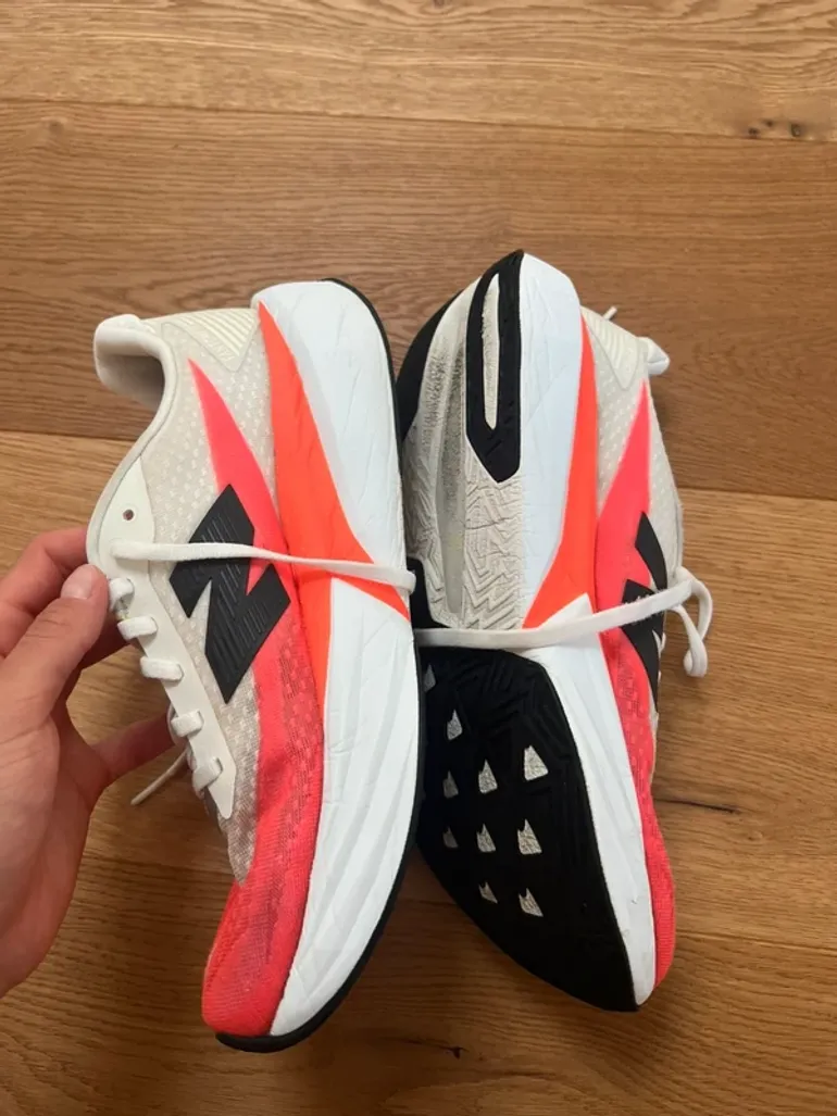 Gebrauchtes New Balance Fuel Cell Rebel v5 bike — Bild 4 von 7