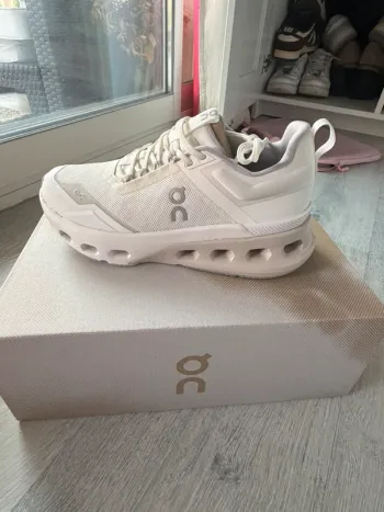 Gebrauchtes On Running On Shoes Size 37 bike