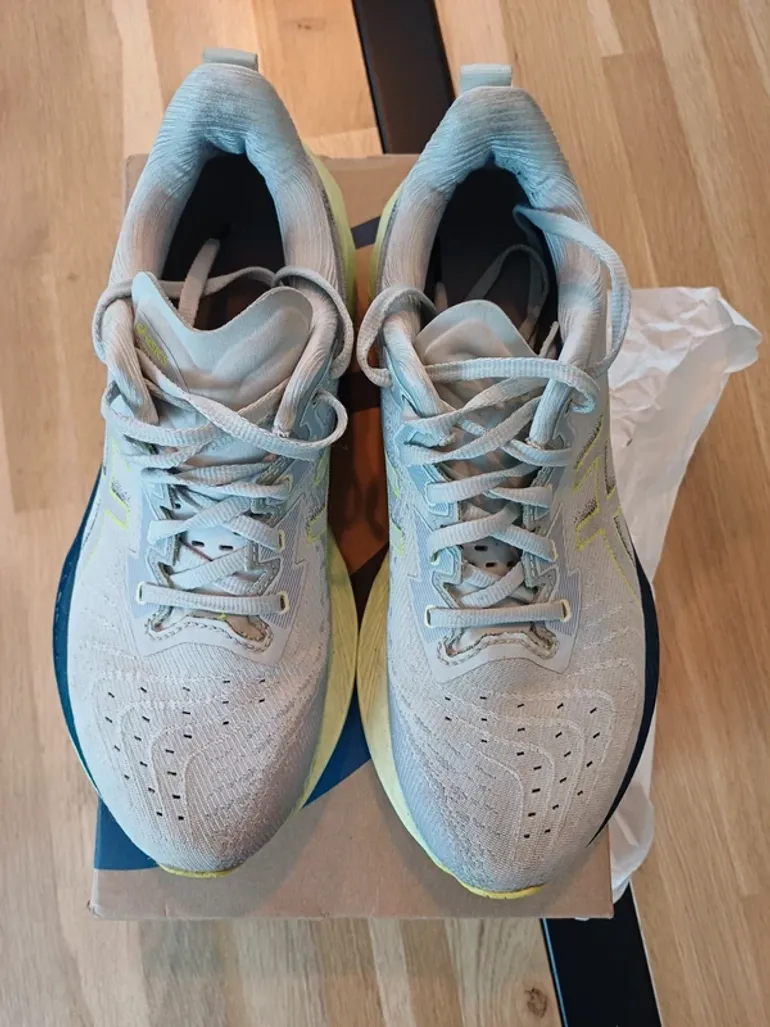 Gebrauchtes Asics Novablast 4 bike — Bild 4 von 8
