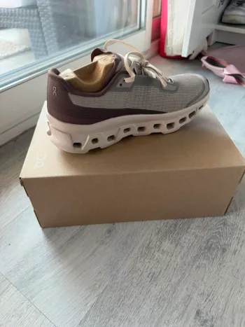 Gebrauchtes On Running shoes in 37.5 bike — Bild 2 von 3