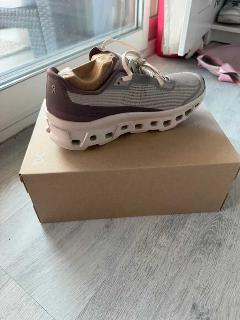 Gebrauchtes On Running shoes in 37.5 bike — Bild 2 von 3