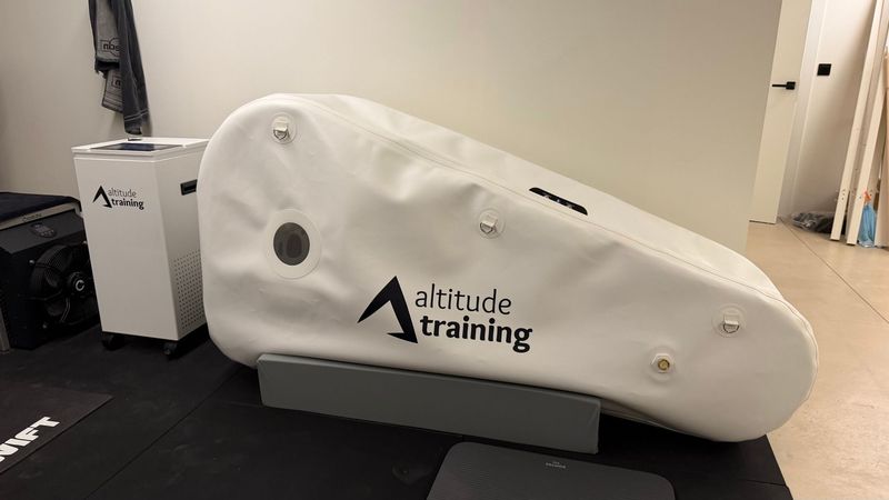 Used Altitude Hyperbaric Chamber 1.5 ATA Soft Shell + Oxygen Concentrator 2025 Fitness & Yoga