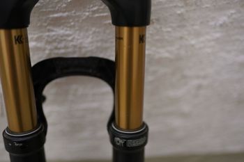 Brugt Fox 32 Stepcast SC 2022 bike — billede 3 af 8