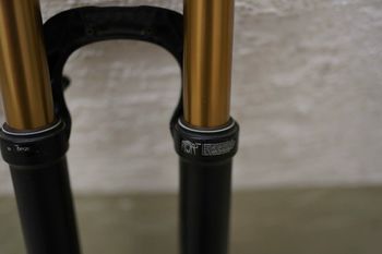 Brugt Fox 32 Stepcast SC 2022 bike — billede 5 af 8