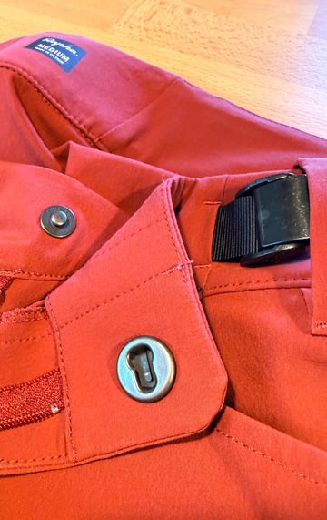 Used Rapha Trail Cargo Shorts 2024 bike — image 5 of 7