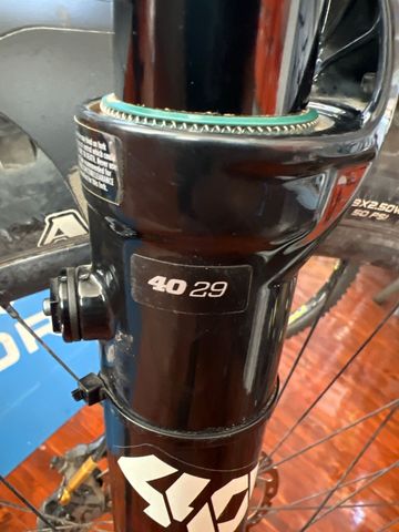 Used Fox 40 Fork 2024 bike — image 6 of 8