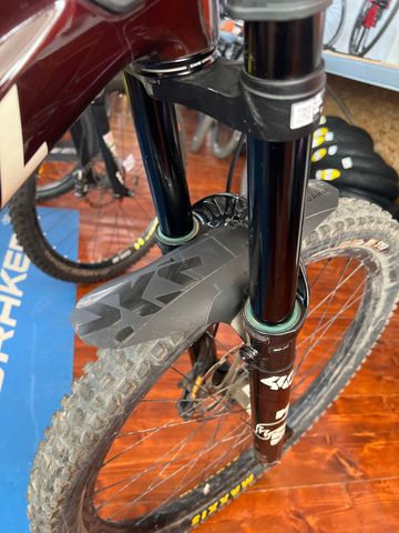 Used Fox 40 Fork 2024 bike — image 4 of 8