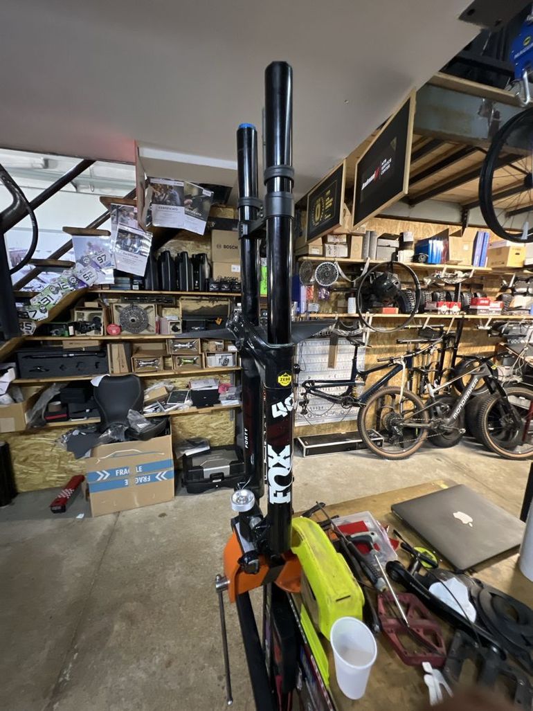 Used Fox 40 Fork 2024 bike — image 8 of 8