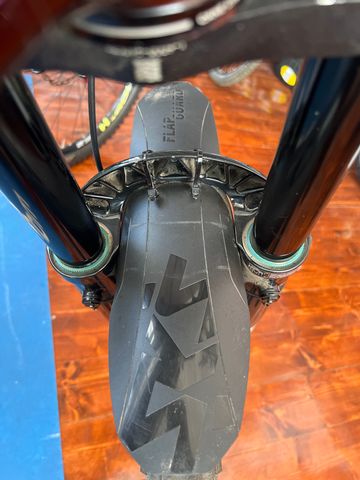Used Fox 40 Fork 2024 bike — image 5 of 8