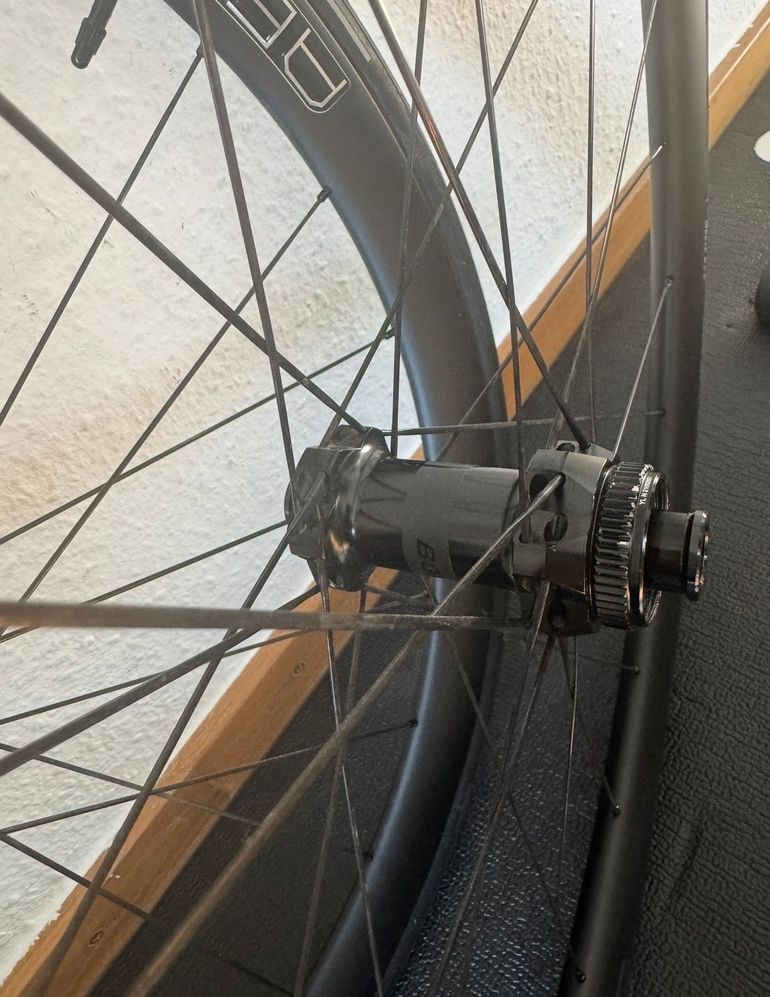Used Bontrager Aeolus Pro 37 TLR Disc Road Wheel bike — image 5 of 5