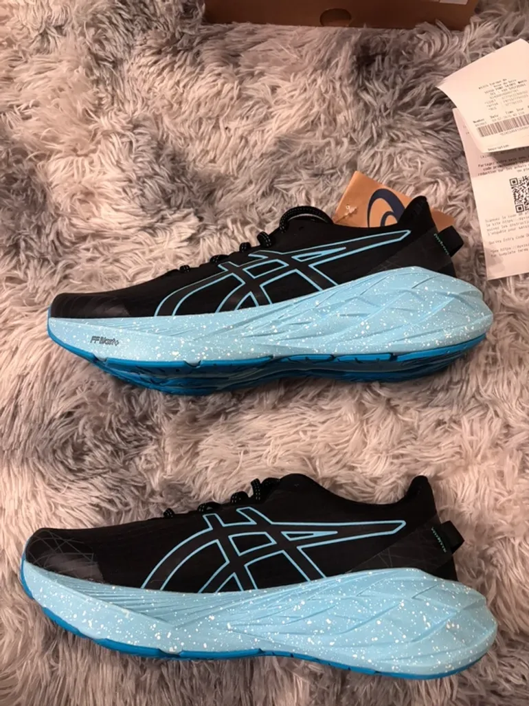 Used Asics Novablast 4 Liteshow bike — image 4 of 4