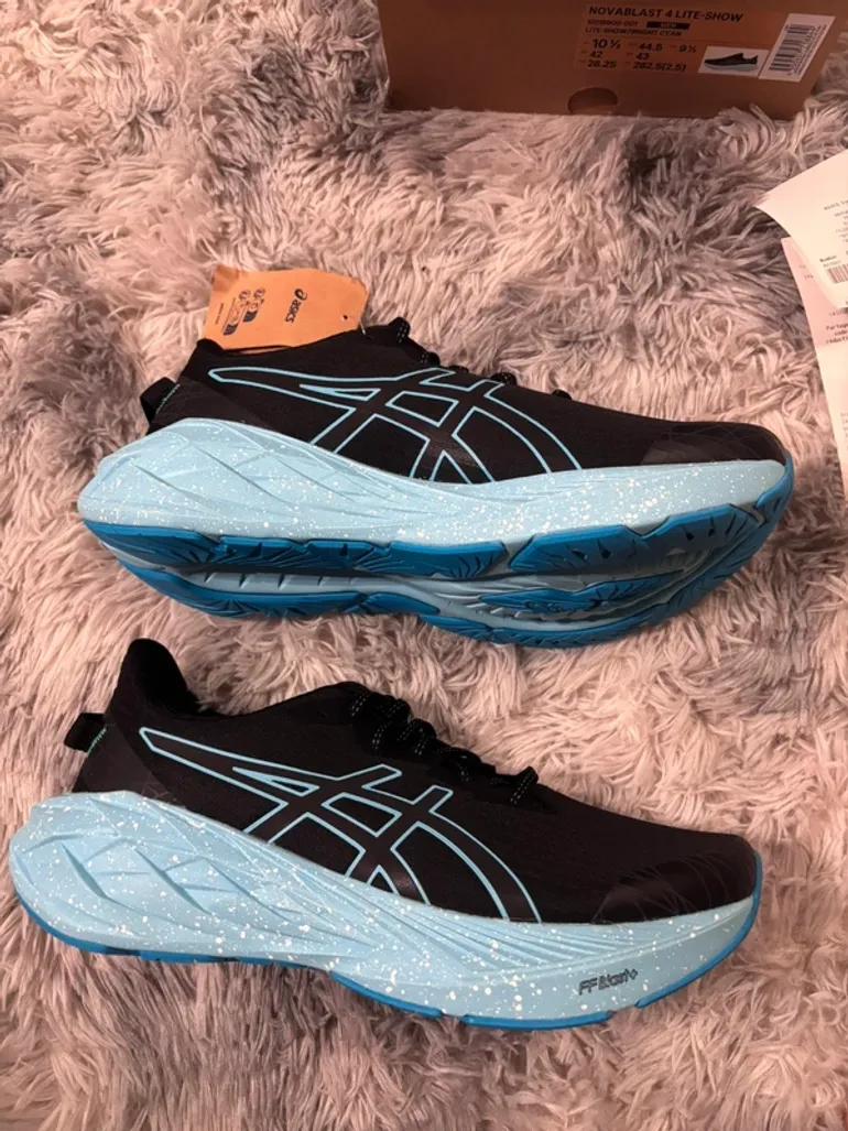 Used Asics Novablast 4 Liteshow bike — image 3 of 4