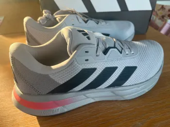 Gebrauchtes Adidas Laufschuhe Größe 43 1/3 bike