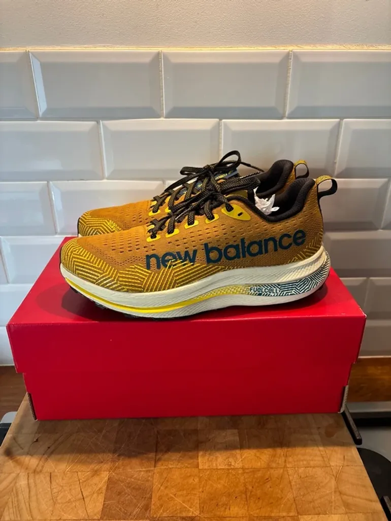 New Balance Fuelcell SC Trail bike d'occasion — image 3 sur 6