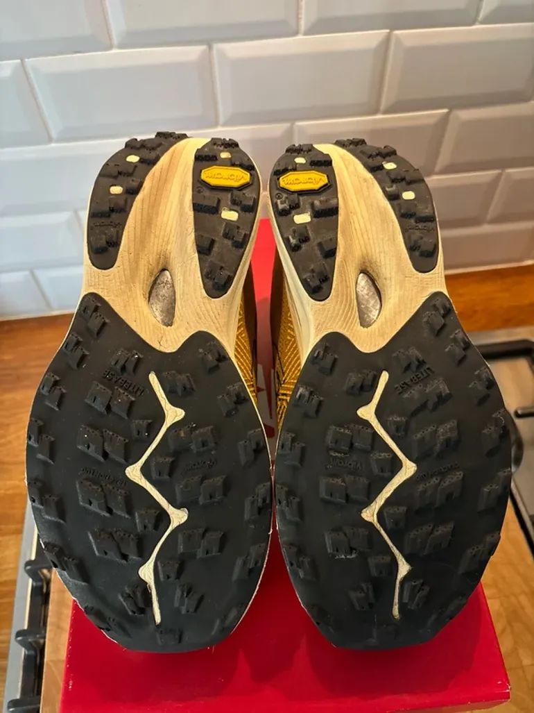 New Balance Fuelcell SC Trail bike d'occasion — image 4 sur 6