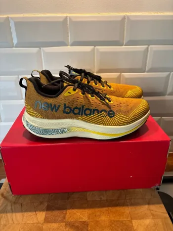 Gebrauchtes New Balance Fuelcell SC Trail bike