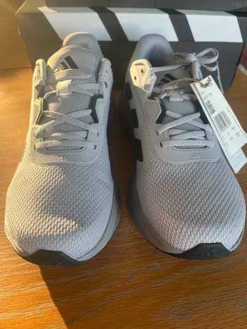 Adidas Laufschuhe Größe 44 2/3 bike usato — immagine 2 di 8