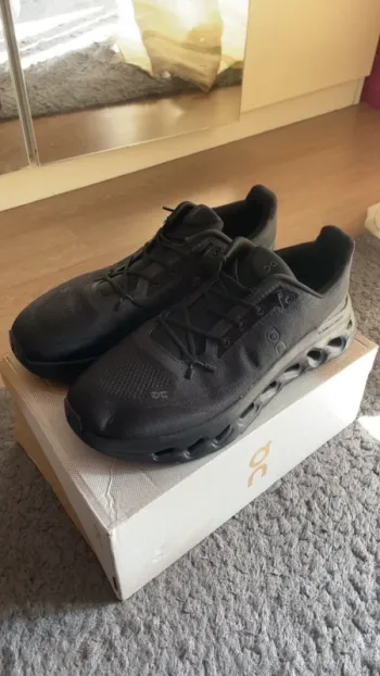 Używany On Running shoes bike
