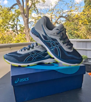 Tweedehands Asics Running Shoes bike