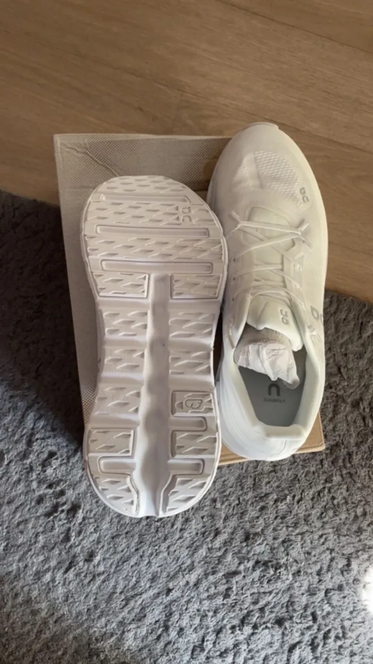 Tweedehands White On bike — afbeelding 2 van 4