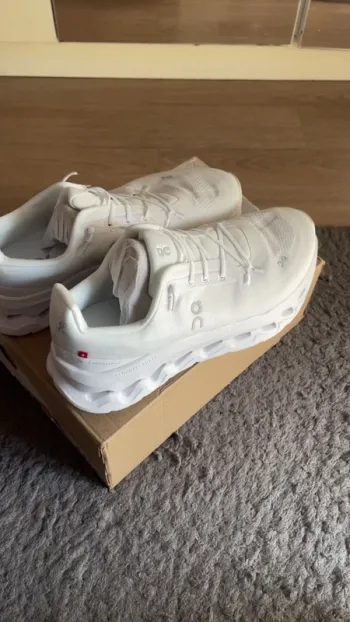 Tweedehands White On bike — afbeelding 4 van 4