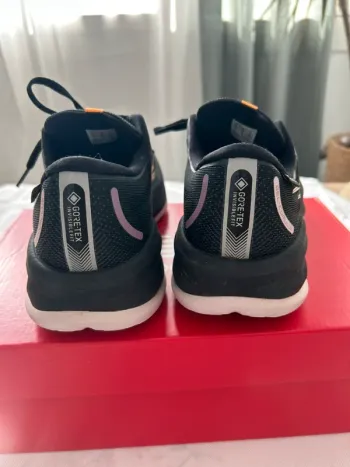 Used Asics Gore-Tex Invisible Fit bike — image 6 of 9
