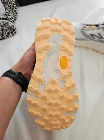 Używany New Balance Hierro v9 bike — zdjęcie 3 z 7