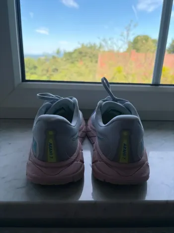 Hoka Arahi 7 bike usato — immagine 4 di 6