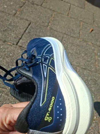 Używany Asics GT 4000 bike — zdjęcie 2 z 15