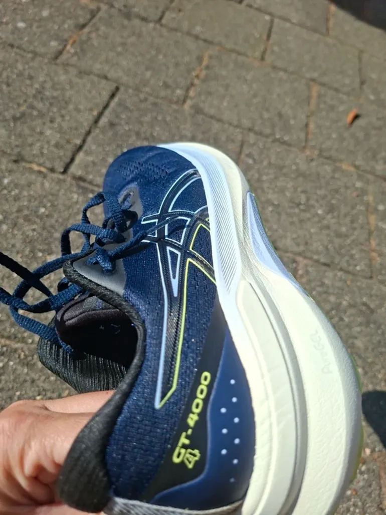 Używany Asics GT 4000 bike — zdjęcie 2 z 15