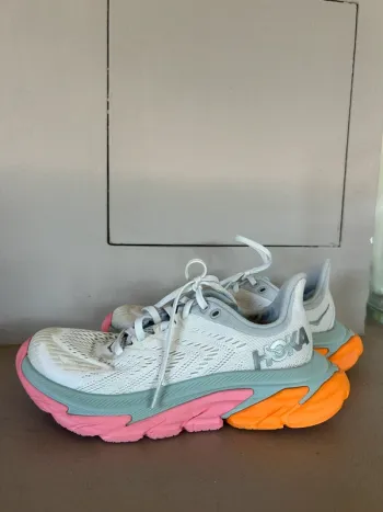 Gebrauchtes Orange Hoka Laufschuhe Damen, Größe 38 bike