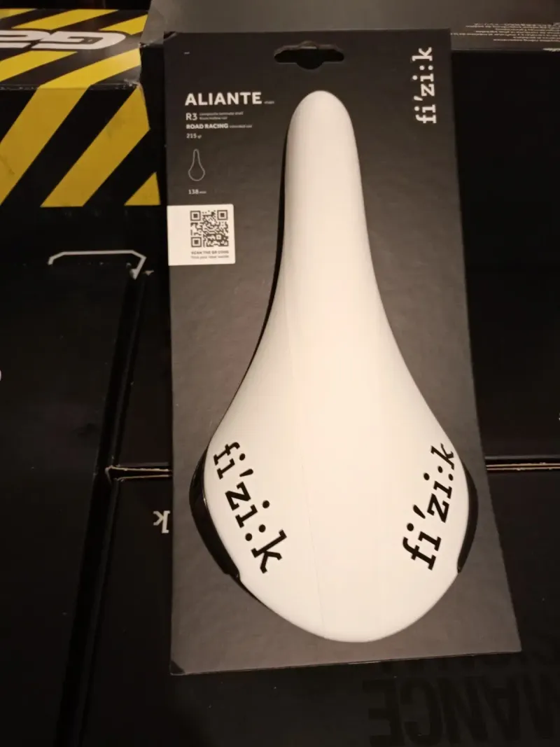 Used Fizik Aliante R3 2026 Saddles & Seatposts
