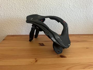 Brugt LEATT DBX 5.5 Neck Brace bike — billede 3 af 6