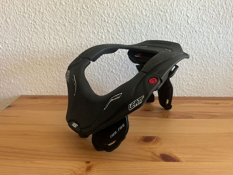 Brugt LEATT DBX 5.5 Neck Brace bike — billede 2 af 6