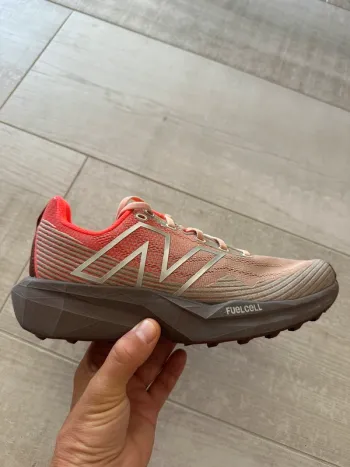 Używany New Balance FuelCell Venym bike — zdjęcie 4 z 14