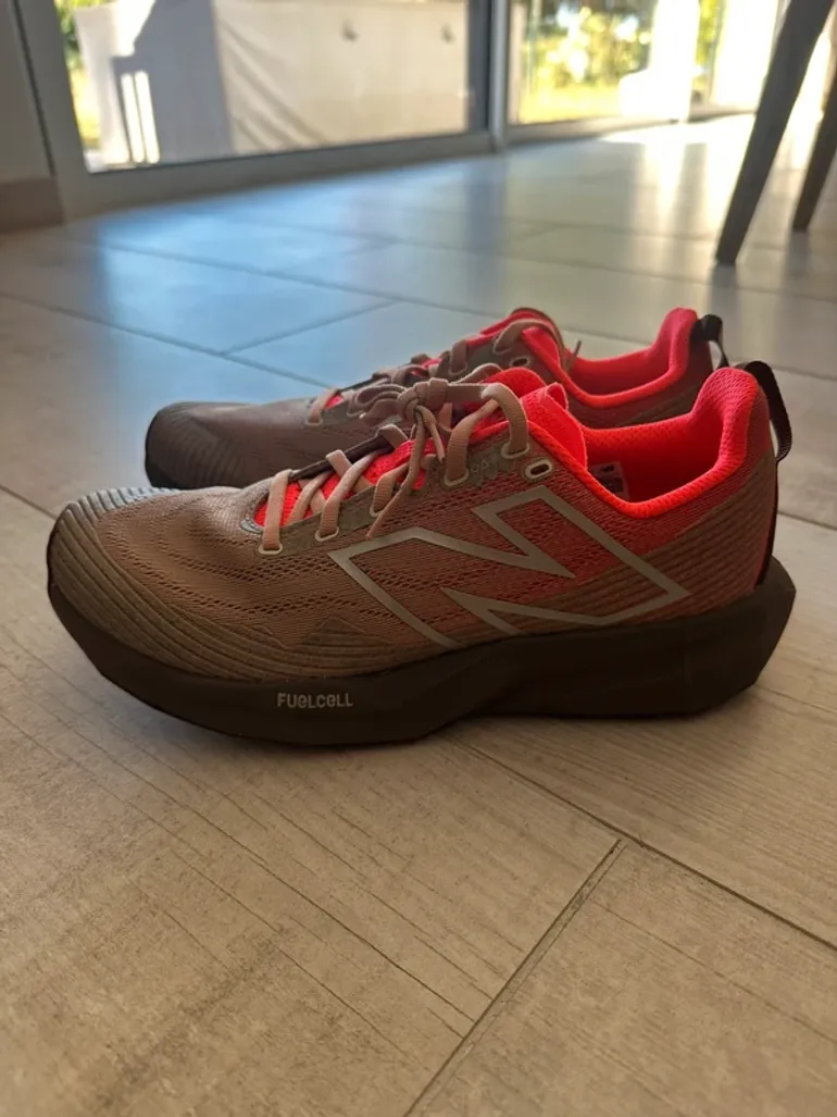 Używany New Balance FuelCell Venym bike — zdjęcie 2 z 14