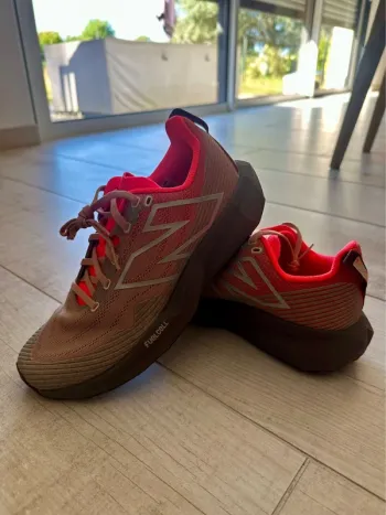 Używany New Balance FuelCell Venym bike — zdjęcie 3 z 14